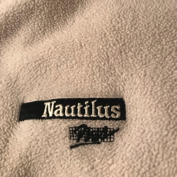 Nautilus Plus white sweater vest - Picture 2 of 3